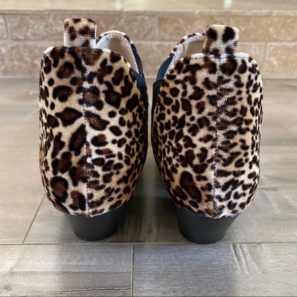 Qupid Leopard Print Booties size 6 - Picture 3 of 4